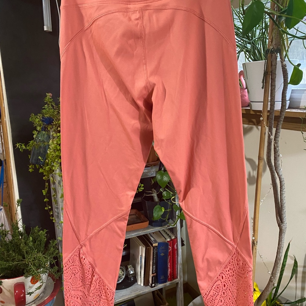Pink sport workout pants.  Love the ankle area.  Worn one time not my color. 👍 - Picture 2 of 3